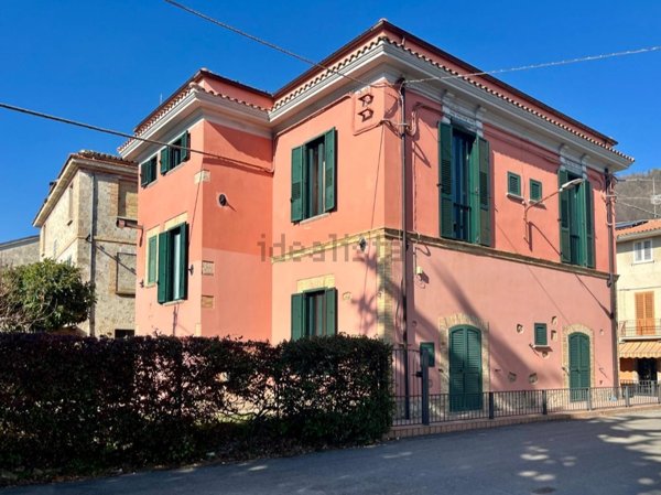 casa indipendente in vendita a Civitella del Tronto