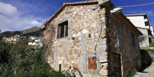 casa indipendente in vendita a Civitella del Tronto