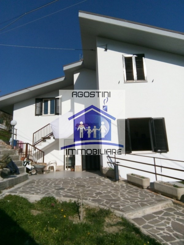casa indipendente in vendita a Civitella del Tronto