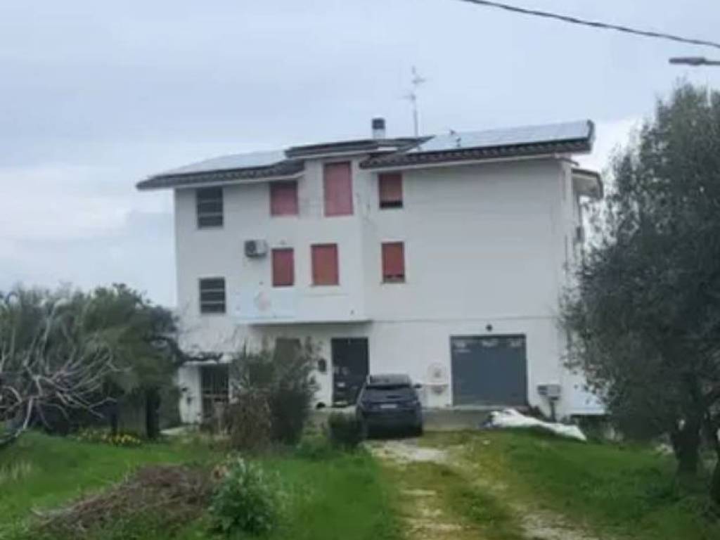 casa indipendente in vendita a Civitella del Tronto
