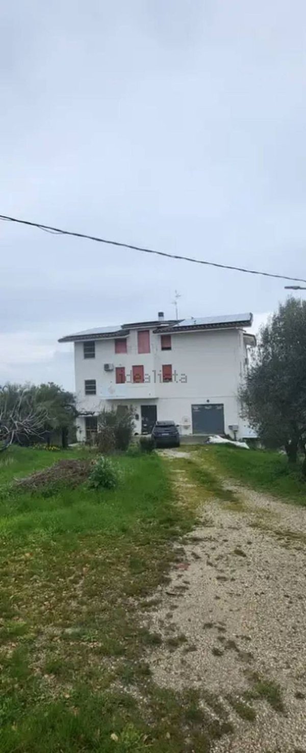 casa indipendente in vendita a Civitella del Tronto