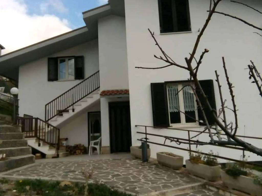 casa indipendente in vendita a Civitella del Tronto