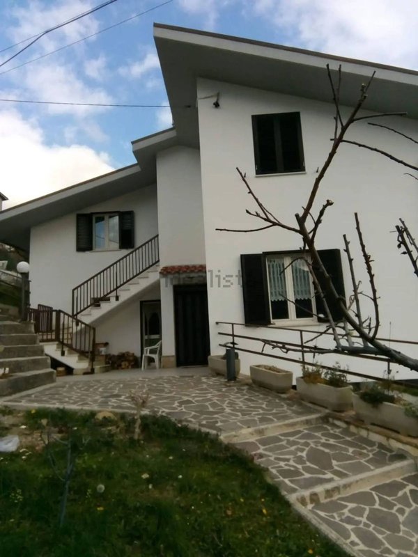 casa indipendente in vendita a Civitella del Tronto