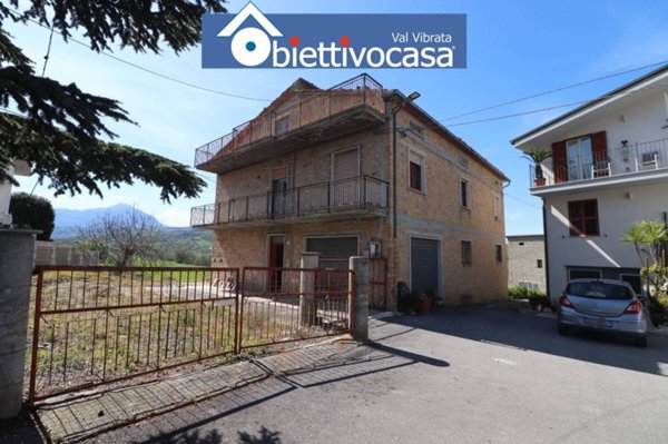 casa indipendente in vendita a Civitella del Tronto