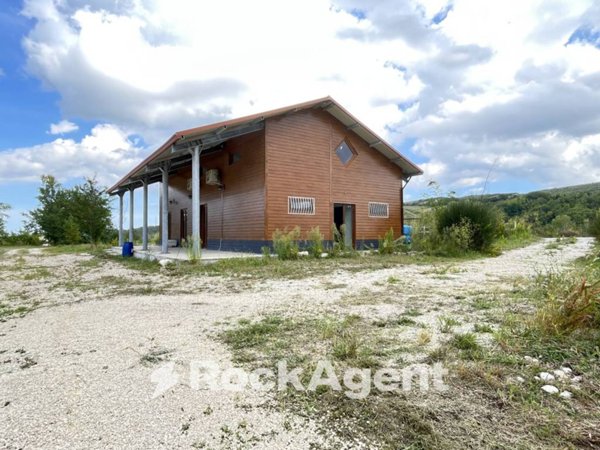 negozio in vendita a Civitella del Tronto