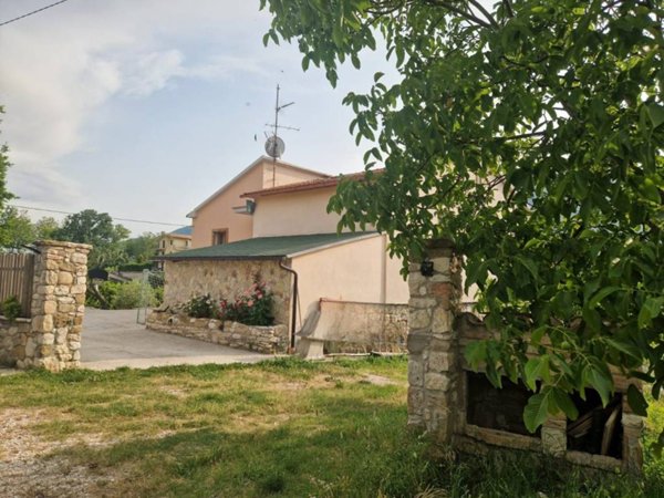 casa indipendente in vendita a Civitella del Tronto