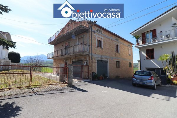 casa indipendente in vendita a Civitella del Tronto