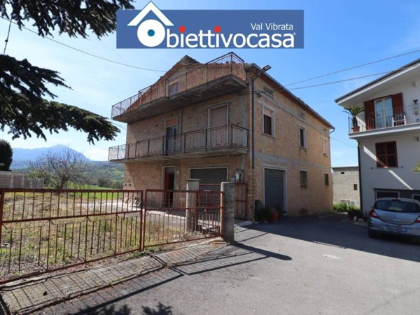 casa indipendente in vendita a Civitella del Tronto