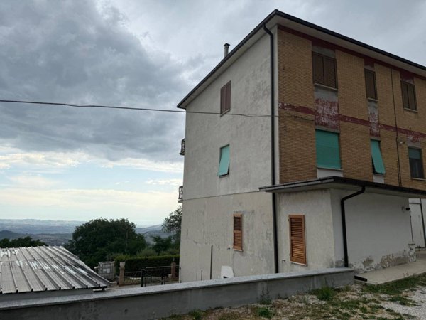 casa semindipendente in vendita a Civitella del Tronto