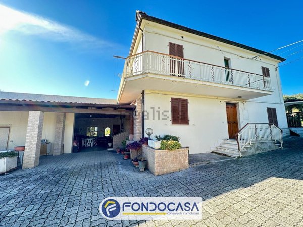 casa indipendente in vendita a Civitella del Tronto