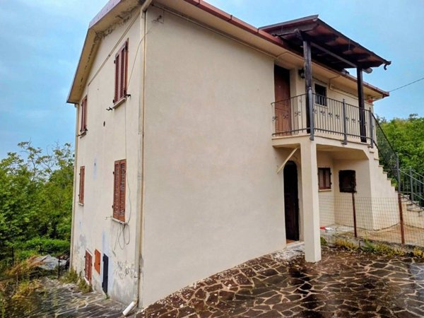 casa indipendente in vendita a Civitella del Tronto