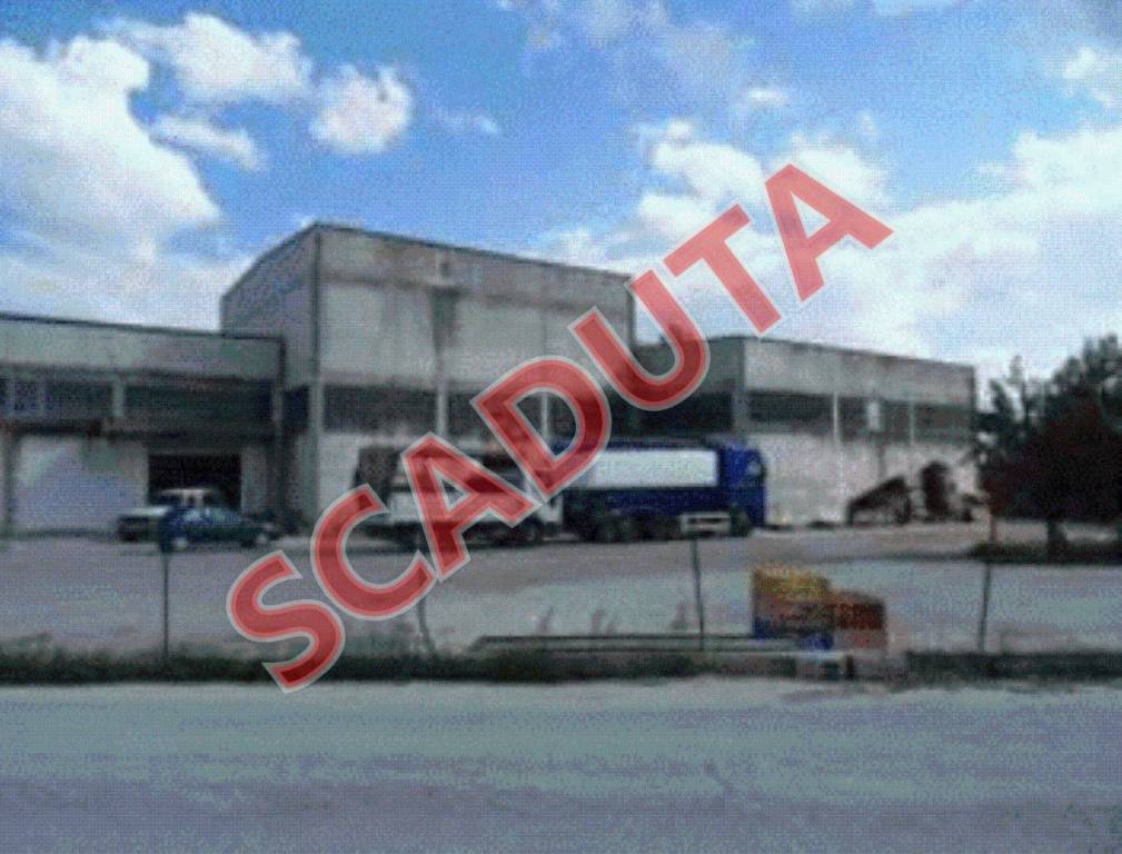 locale commerciale in vendita a Civitella del Tronto