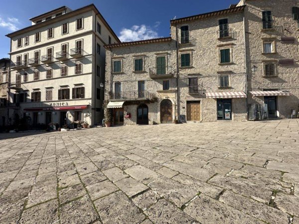 casa semindipendente in vendita a Civitella del Tronto