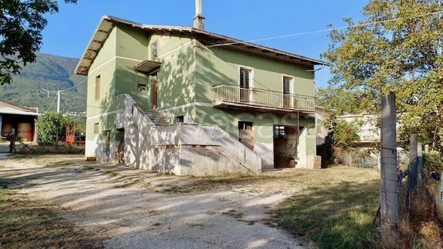 casa indipendente in vendita a Civitella del Tronto