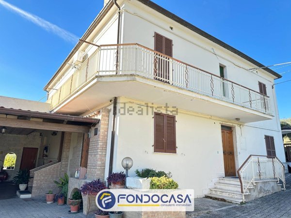 casa indipendente in vendita a Civitella del Tronto