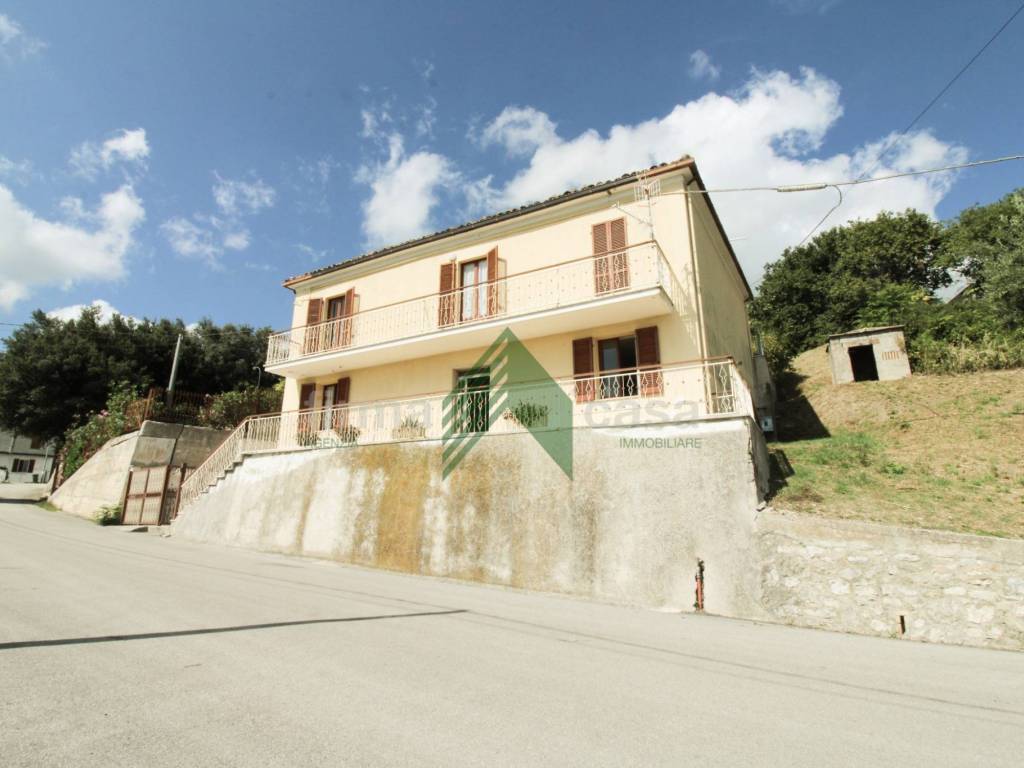 casa indipendente in vendita a Civitella del Tronto