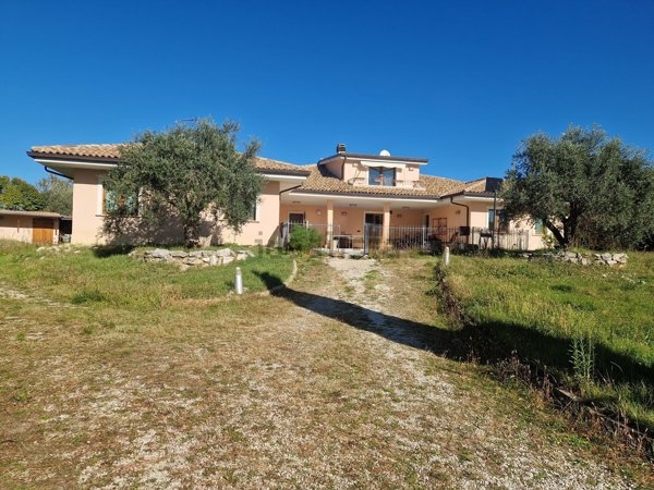 casa indipendente in vendita a Civitella del Tronto