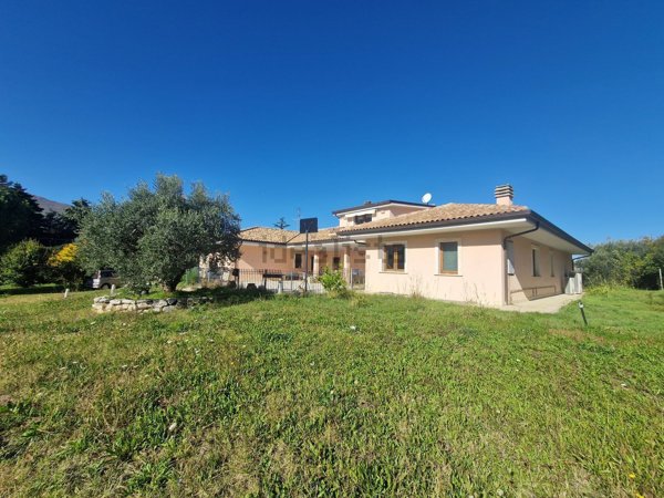 casa indipendente in vendita a Civitella del Tronto