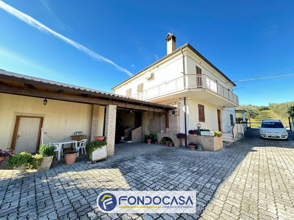 casa indipendente in vendita a Civitella del Tronto