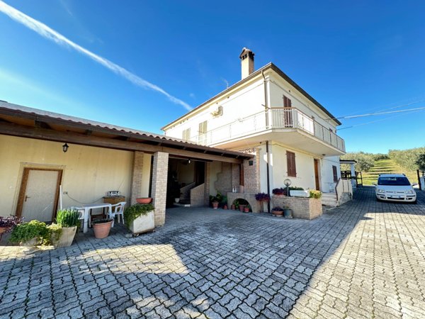 casa indipendente in vendita a Civitella del Tronto