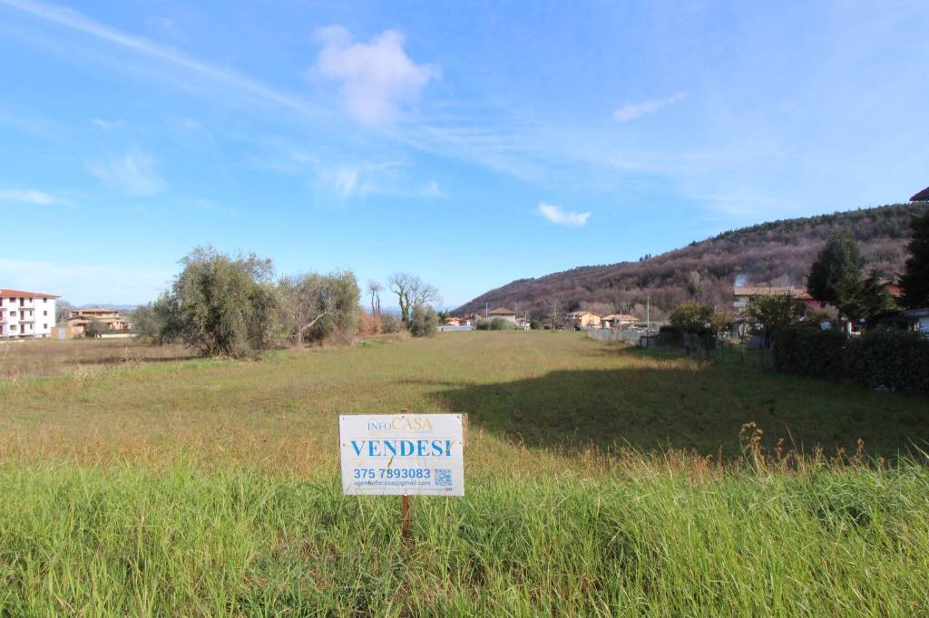 terreno edificabile in vendita a Civitella del Tronto
