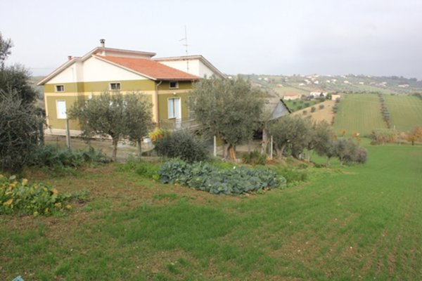 casa indipendente in vendita a Civitella del Tronto