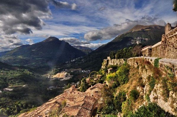casa indipendente in vendita a Civitella del Tronto