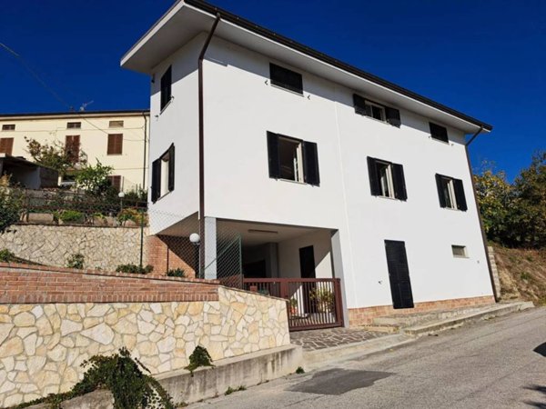 casa indipendente in vendita a Civitella del Tronto