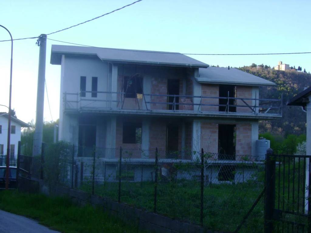 casa indipendente in vendita a Civitella del Tronto