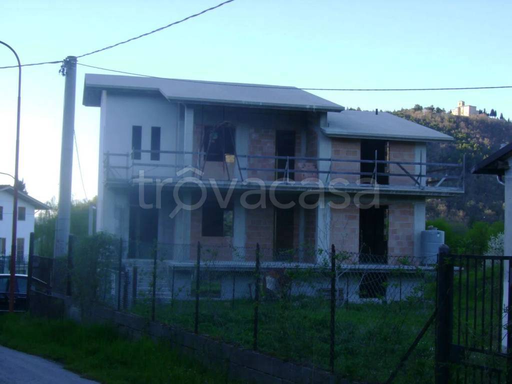 casa indipendente in vendita a Civitella del Tronto