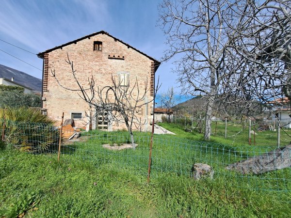 casa indipendente in vendita a Civitella del Tronto