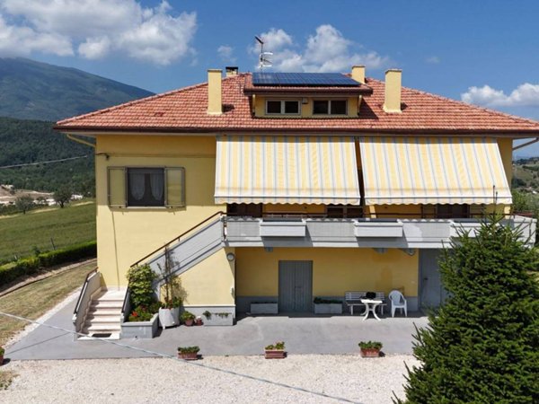 casa indipendente in vendita a Civitella del Tronto