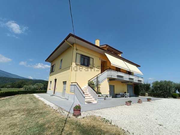 casa indipendente in vendita a Civitella del Tronto