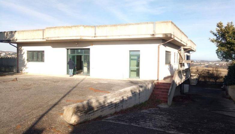 negozio in vendita a Civitella del Tronto
