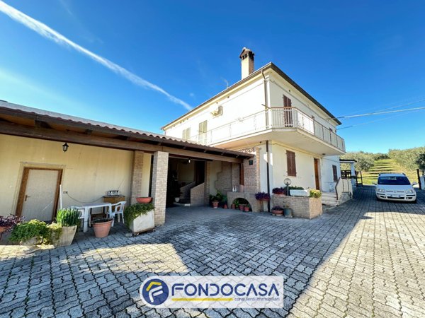 casa indipendente in vendita a Civitella del Tronto