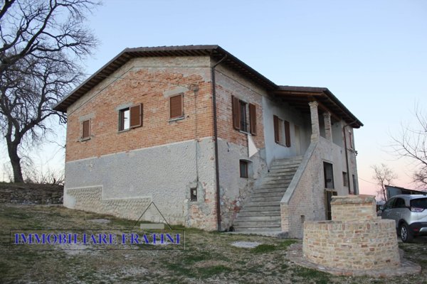 intera palazzina in vendita a Civitella del Tronto