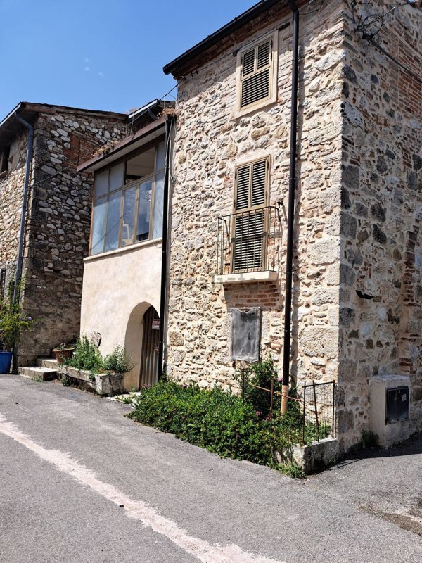 casa indipendente in vendita a Civitella del Tronto
