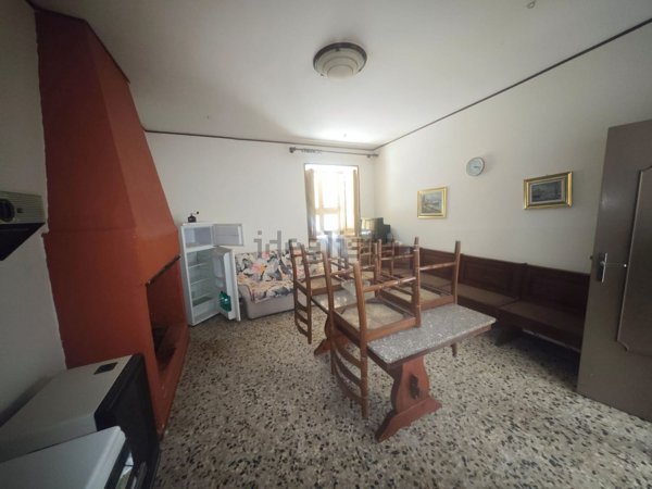 intera palazzina in vendita a Civitella del Tronto