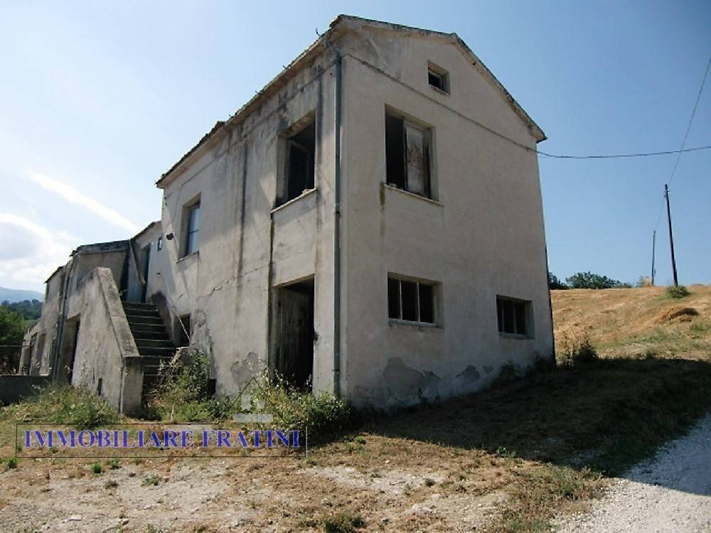 casa indipendente in vendita a Civitella del Tronto