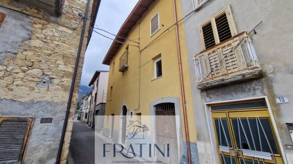 casa indipendente in vendita a Civitella del Tronto