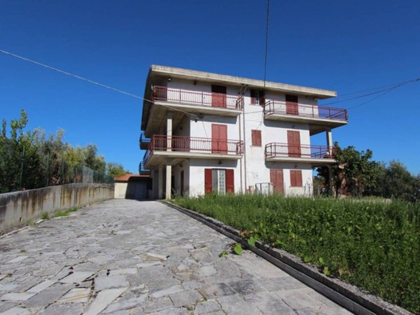 casa indipendente in vendita a Civitella del Tronto