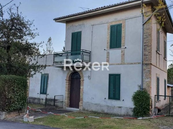 casa indipendente in vendita a Civitella del Tronto