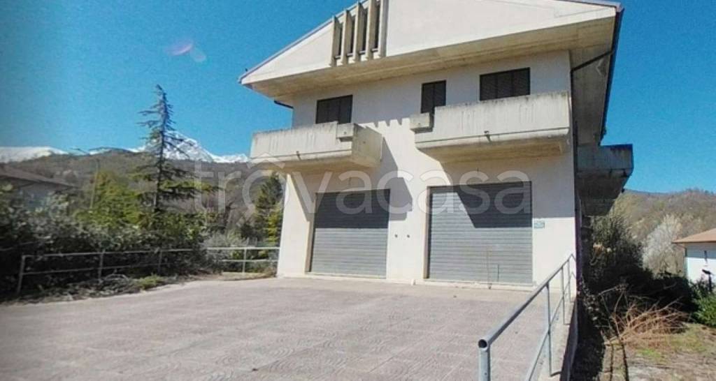 locale commerciale in vendita a Colledara in zona Ornano Grande