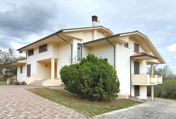 casa indipendente in vendita a Colledara