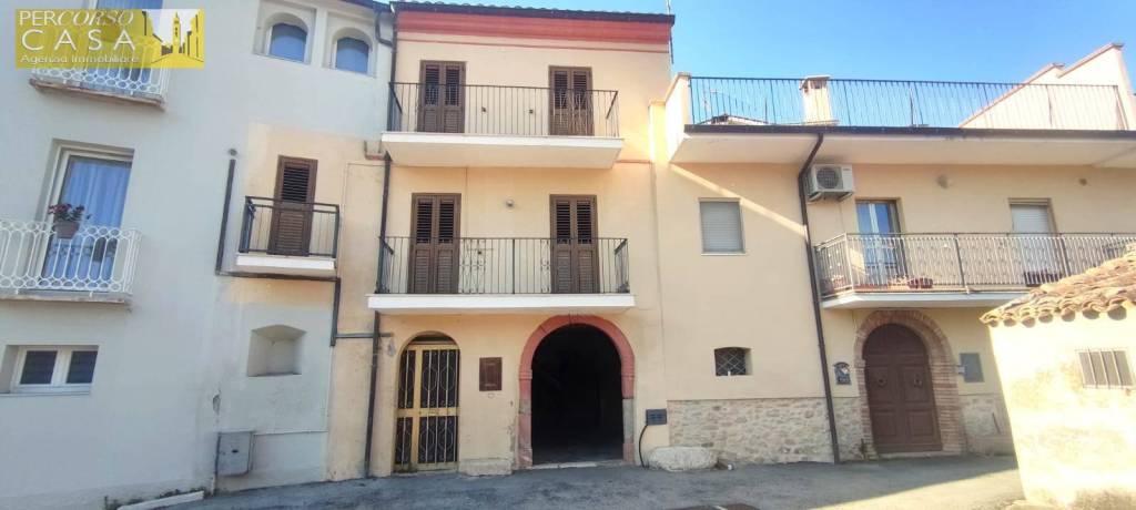 casa indipendente in vendita a Colledara in zona Vico