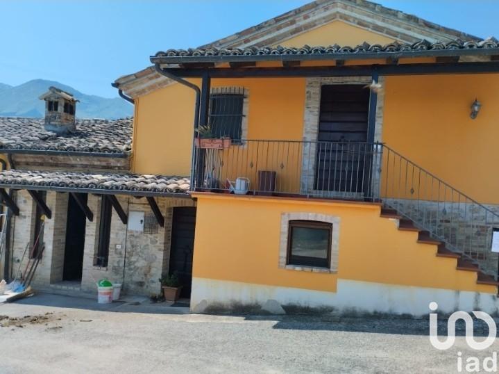 casa indipendente in vendita a Colledara in zona Vico