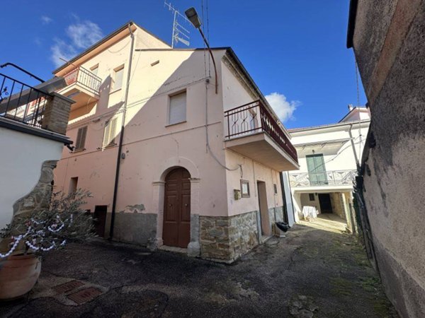 casa indipendente in vendita a Colledara in zona Vico