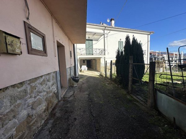casa indipendente in vendita a Colledara in zona Vico