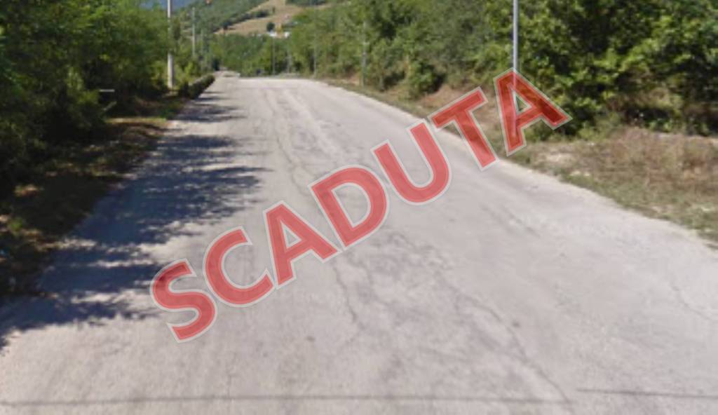 locale di sgombero in vendita a Colledara