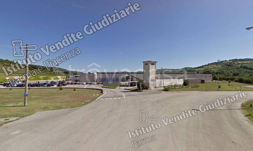 locale di sgombero in vendita a Colledara